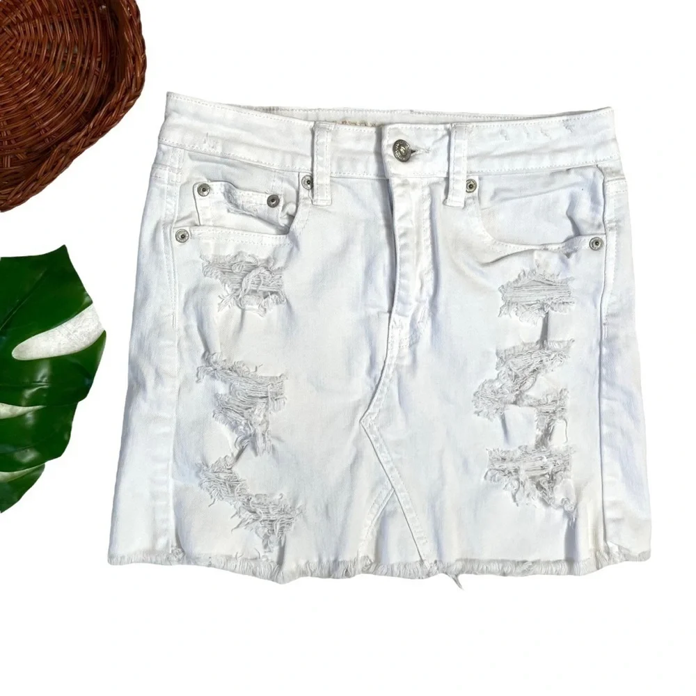 Y2K American Eagle High Rise Distressed Frayed White Denim Jean Mini Skirt Sz 2